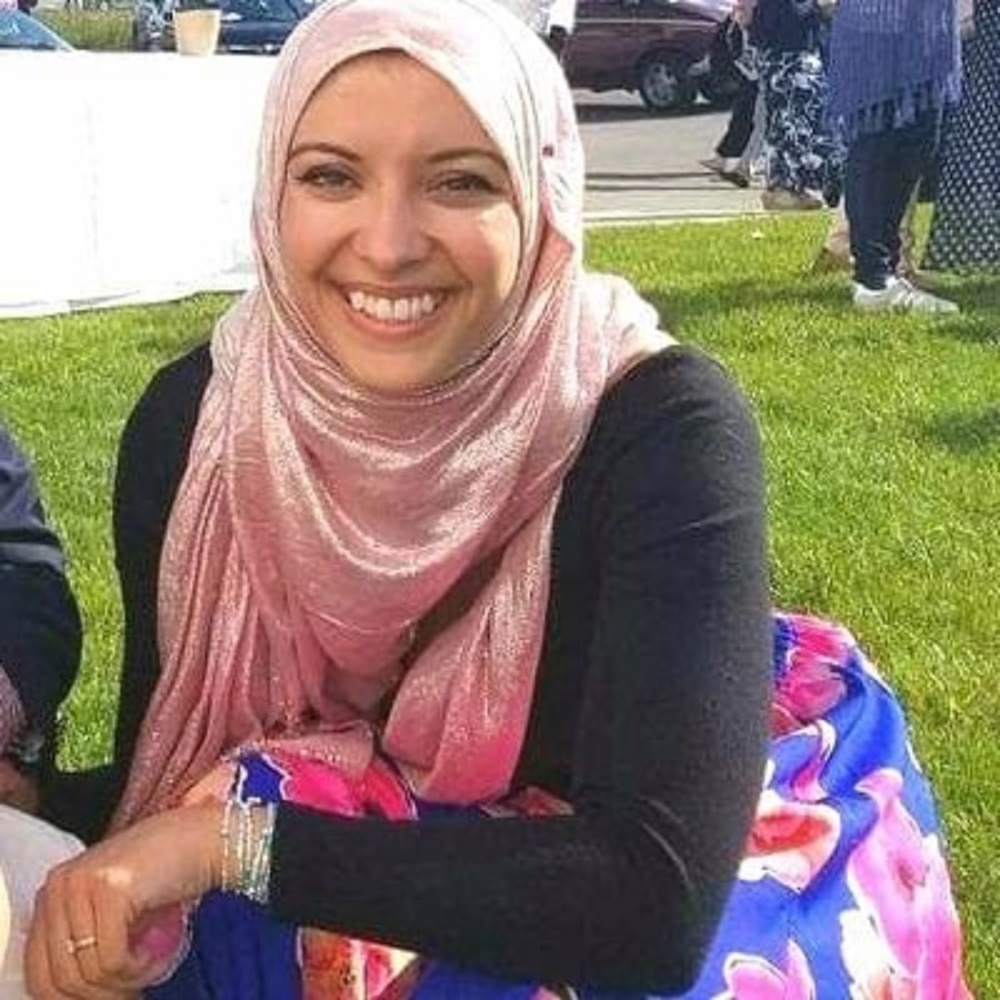 Meet your Posher, Ghada